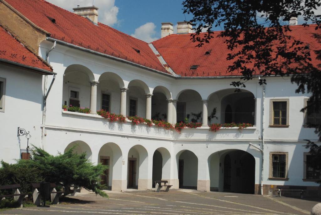 Dobo Teri Apartman Эгер Экстерьер фото